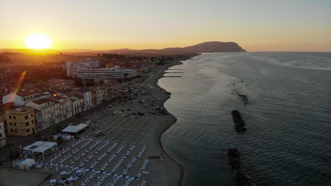 Achille Hotel Porto Recanati Bagian luar foto